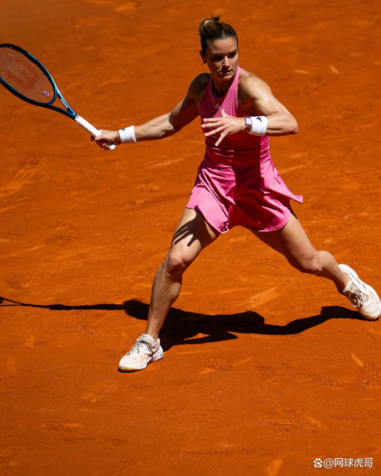 开云下载-罗马困难晋级,比赛精彩激烈的简单介绍