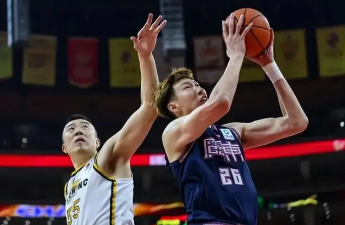 篮球联赛中一位年轻球员实力暴涨引关注的简单介绍 篮球联赛中一位年轻球员实力暴涨引关注的简单介绍