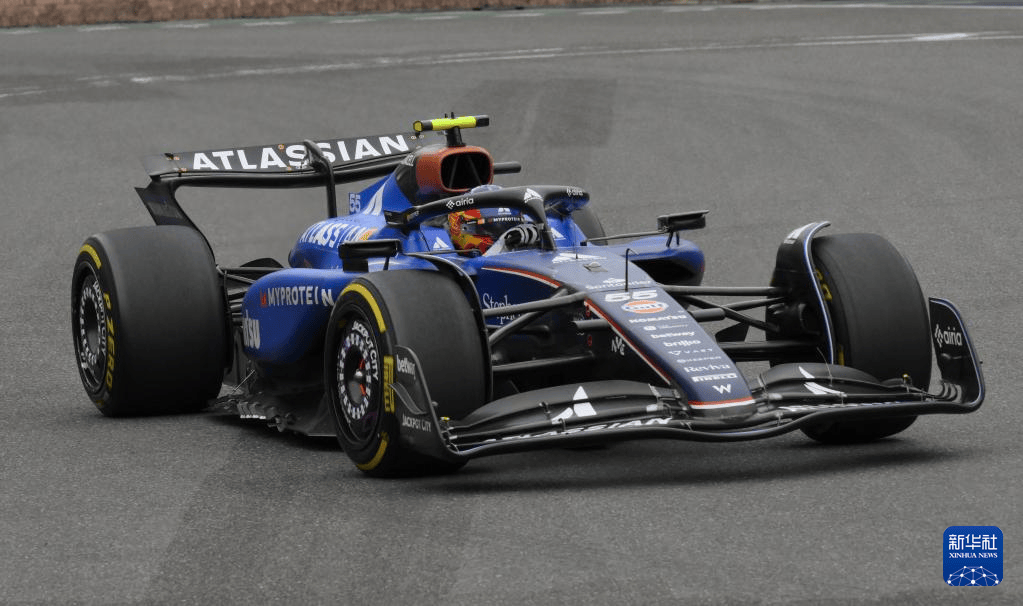 红牛车队逆转红牛二队,塞恩斯带队取胜 红牛车队逆转红牛二队,塞恩斯带队取胜