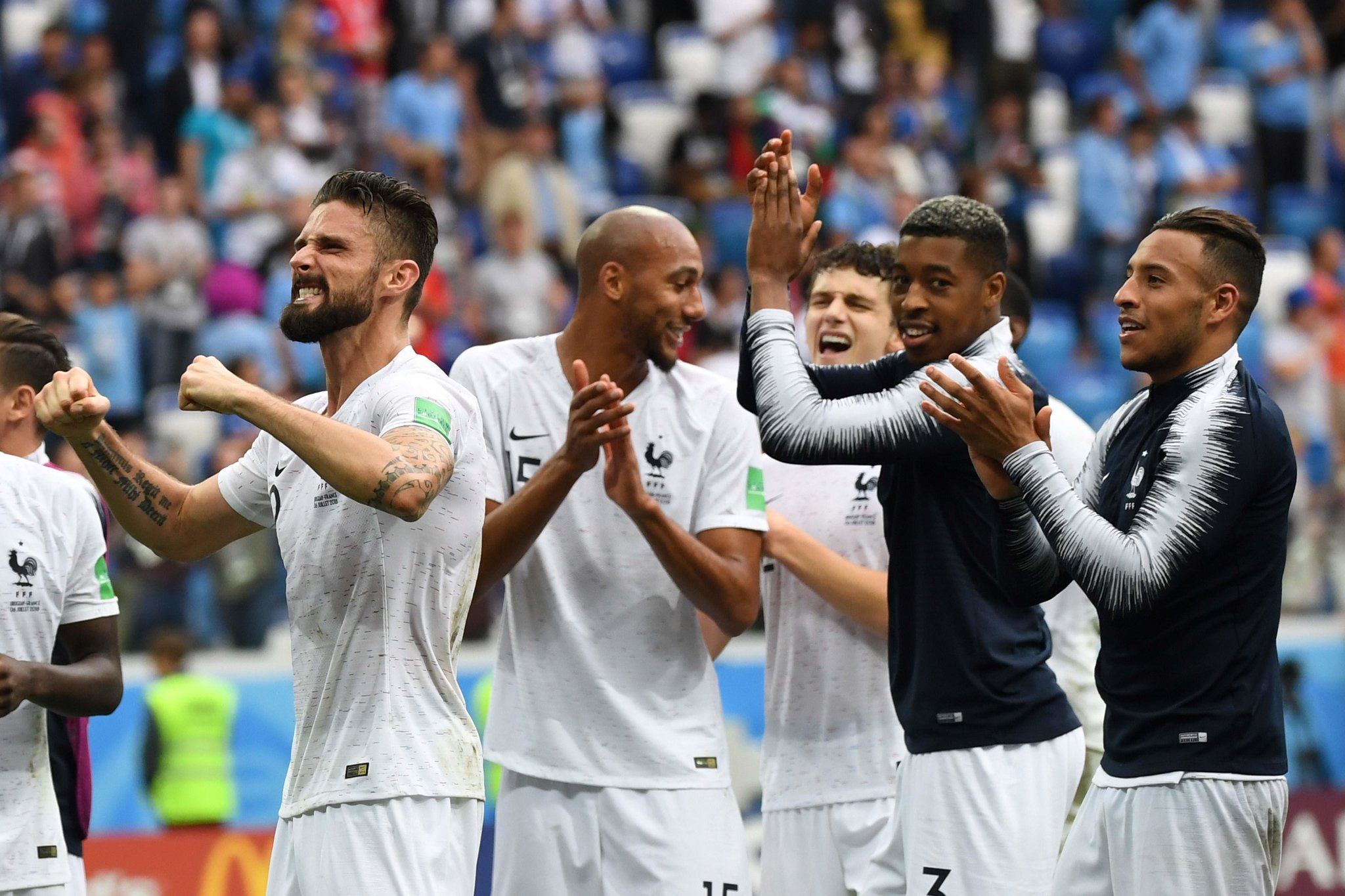 开云平台-法国队轻取泰国队,黄鸭组合带队取胜