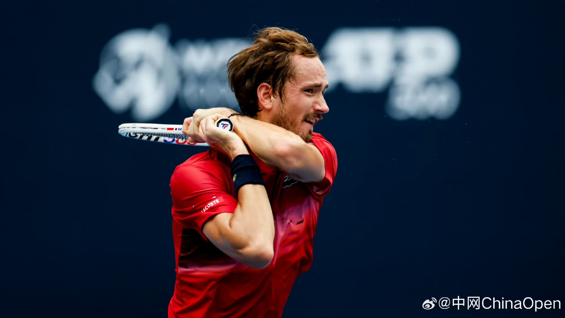 开云-拉沃尔杯险胜年终总决赛,梅德韦杰夫点燃赛场