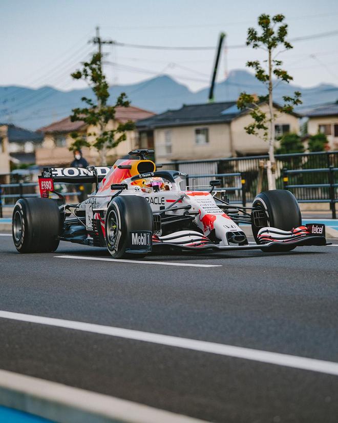 开云APP-红牛车队轻取红牛二队,佩雷兹统治全场