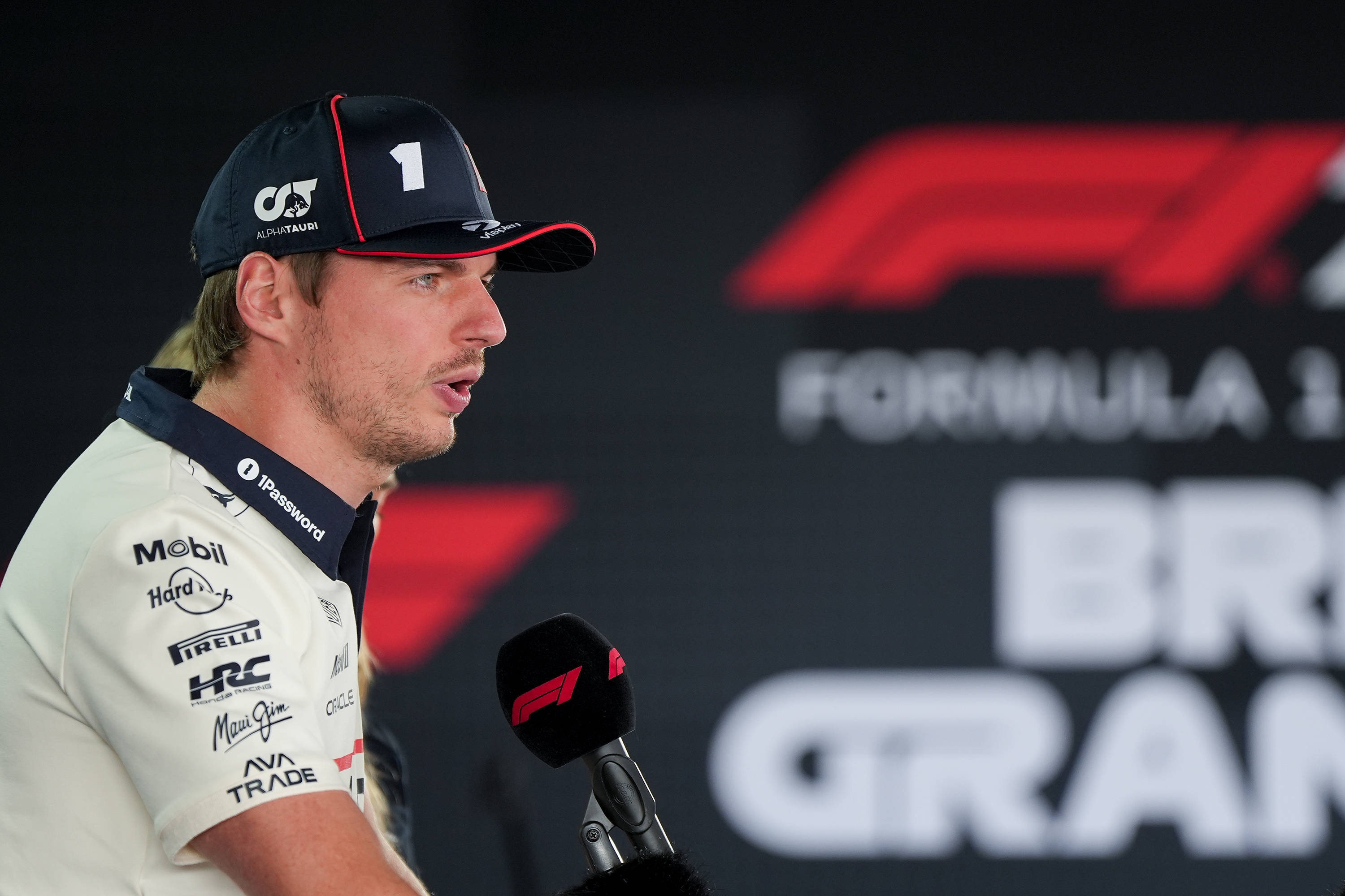 红牛车队完胜哈斯车队,阿隆索统治全场 红牛车队完胜哈斯车队,阿隆索统治全场