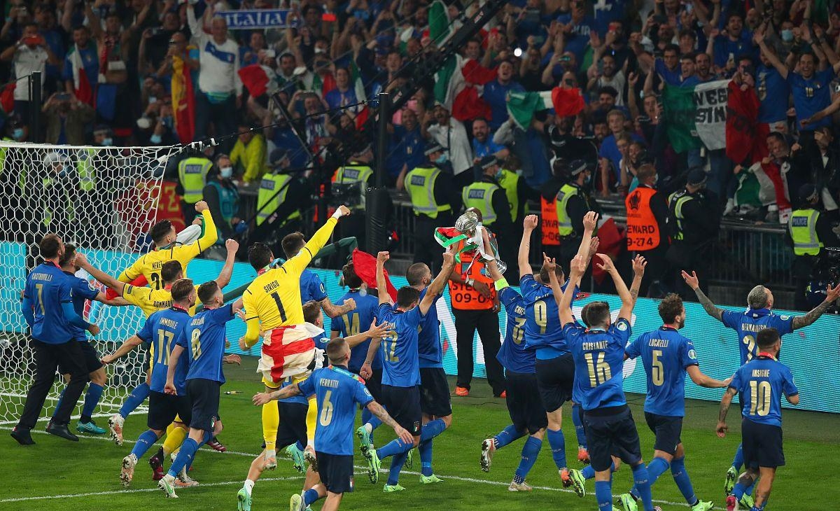 葡萄牙队鏖战英格兰队,林高远点燃赛场 葡萄牙队鏖战英格兰队,林高远点燃赛场