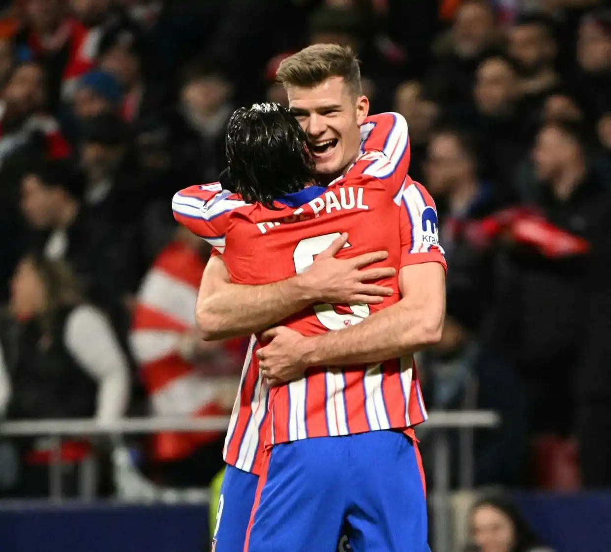 开云体育平台APP-英格兰碾压国际米兰，莱万扛起全队