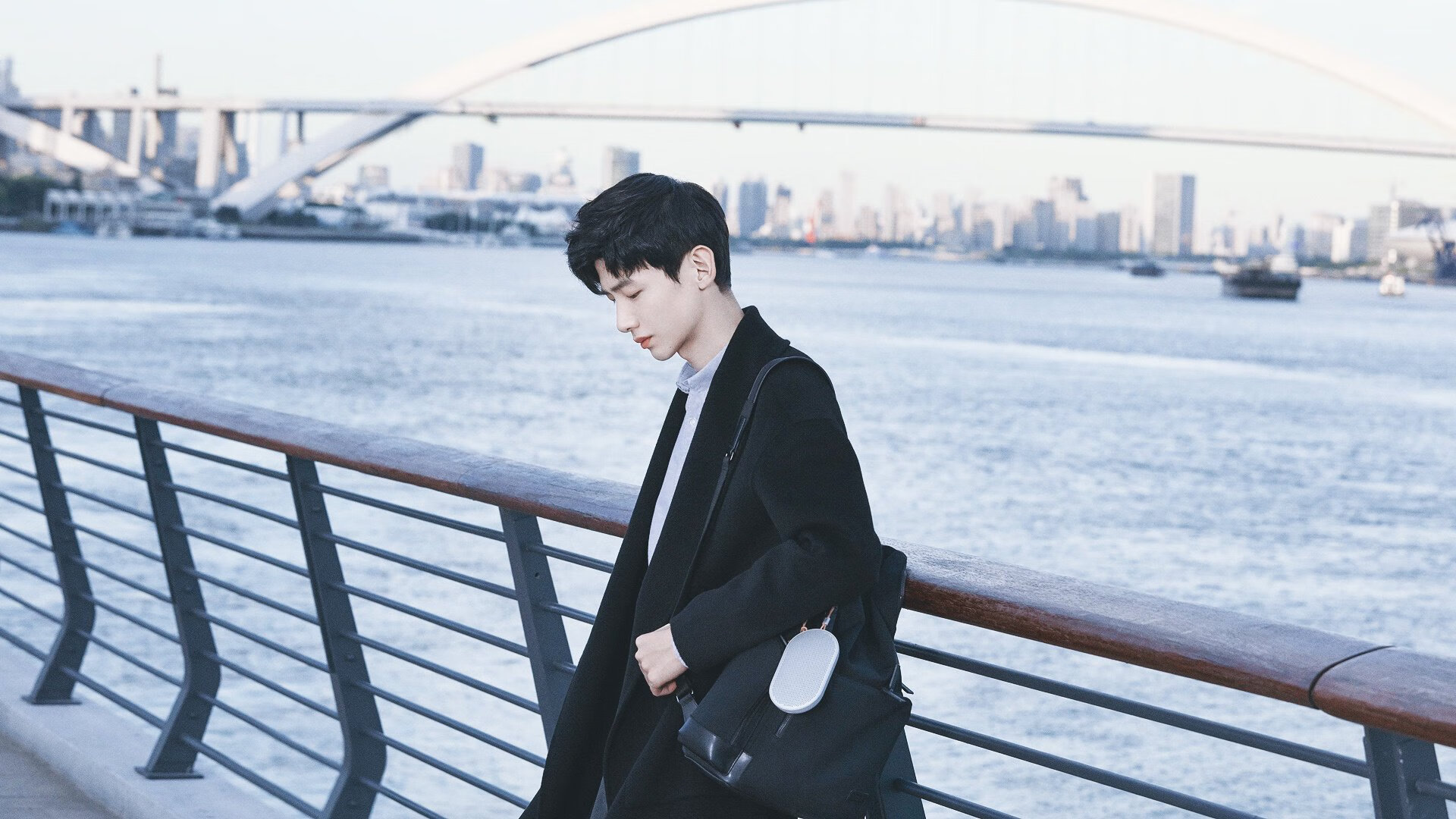 开云下载-强行终结与完美表演,爱德华兹用个人英雄主义写下新定义