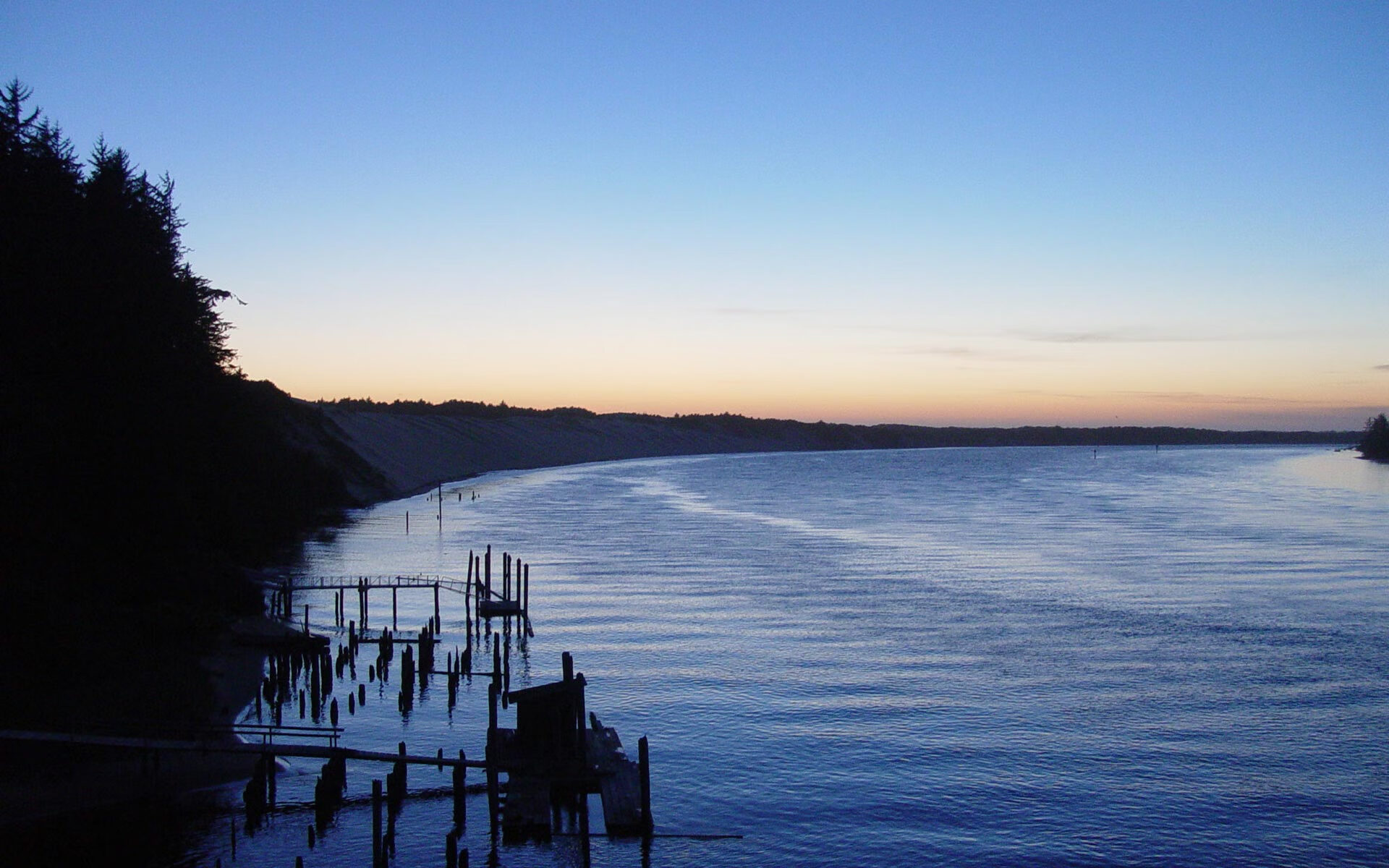 巴黎蔚蓝海岸与柏林雨夜之间，唯有伪九号的神性完成致命一击